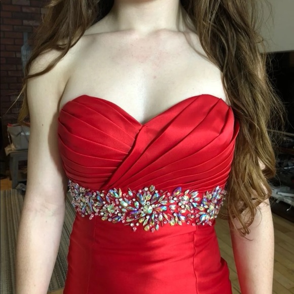 Tony Bowls red gown - Picture 3 of 3